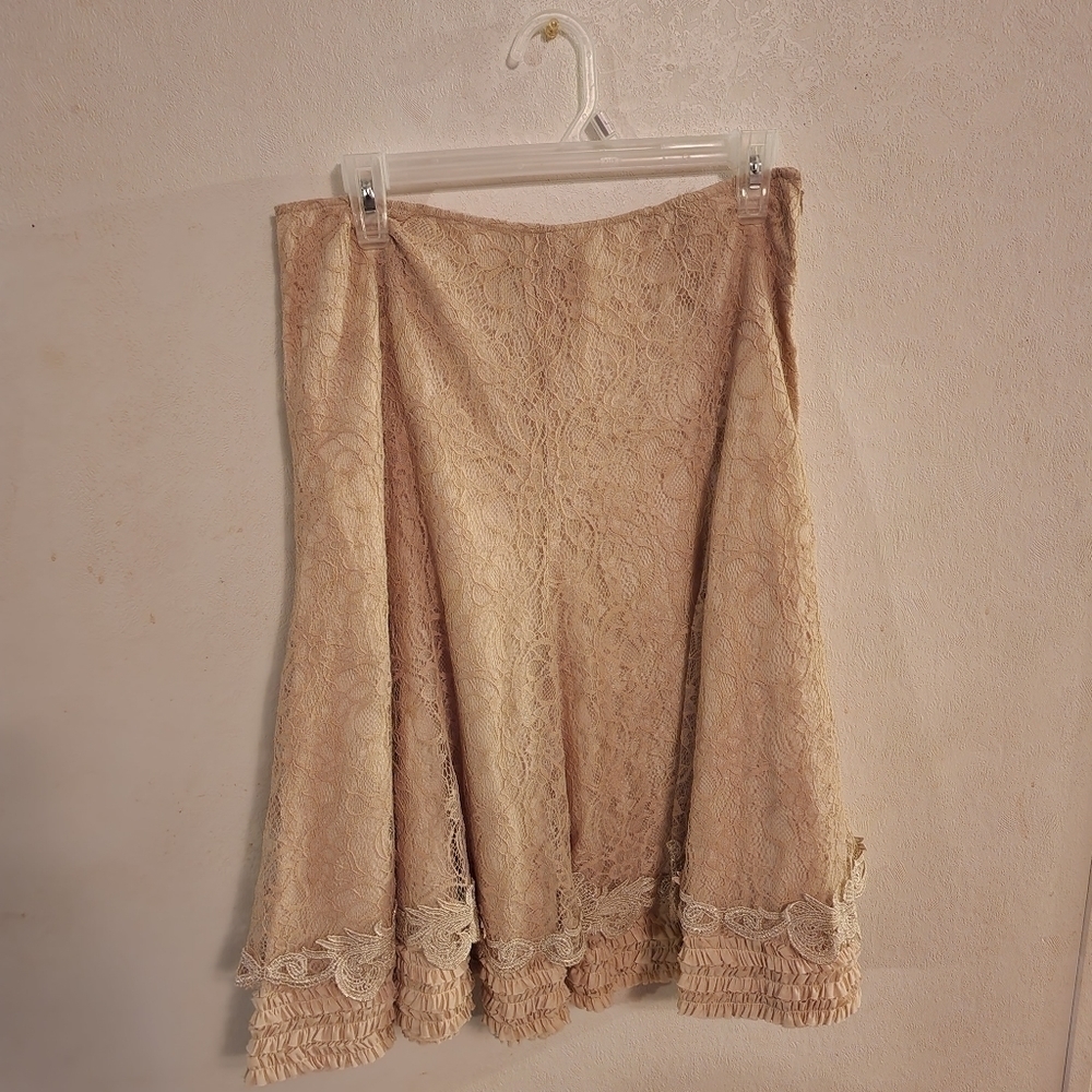 Alberto Makali Gold Beige Lace/Ruffle Skirt Size 10, Side Zip